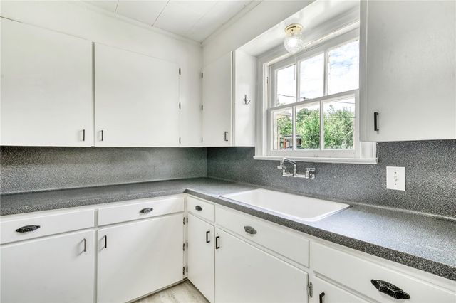 710 Inwood Drive, Bryan, TX 77802