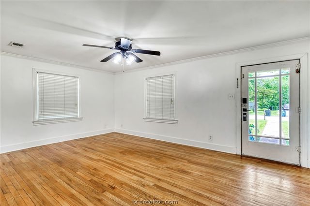 710 Inwood Drive, Bryan, TX 77802
