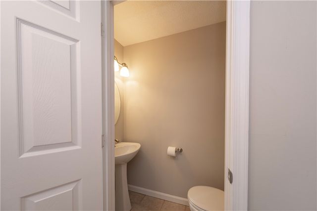 2785 Drake Ct, Hampton, PA 15044