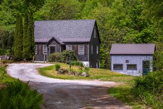 72 McKee Road, Sunderland, VT 05250