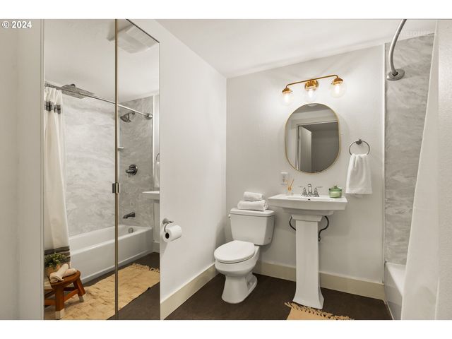 1829 Nw LOVEJOY St 108, Portland, OR 97209