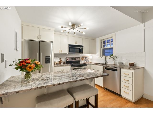 1829 Nw LOVEJOY St 108, Portland, OR 97209