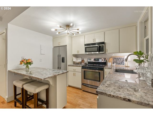 1829 Nw LOVEJOY St 108, Portland, OR 97209