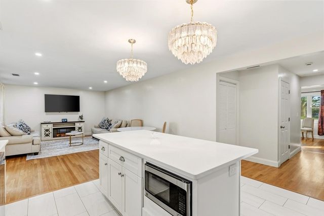 423 Bedford St, Lexington, MA 02420