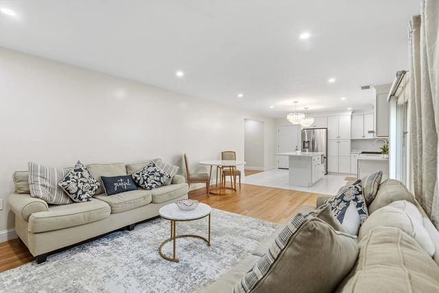 423 Bedford St, Lexington, MA 02420