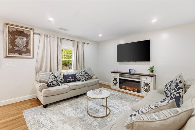 423 Bedford St, Lexington, MA 02420