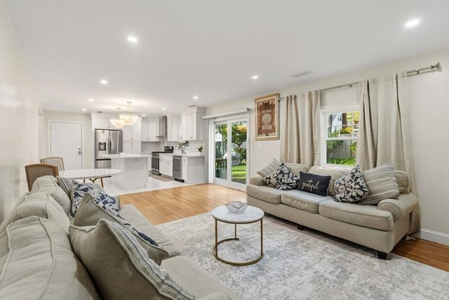 423 Bedford St, Lexington, MA 02420