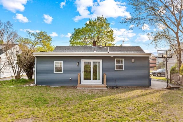 423 Bedford St, Lexington, MA 02420