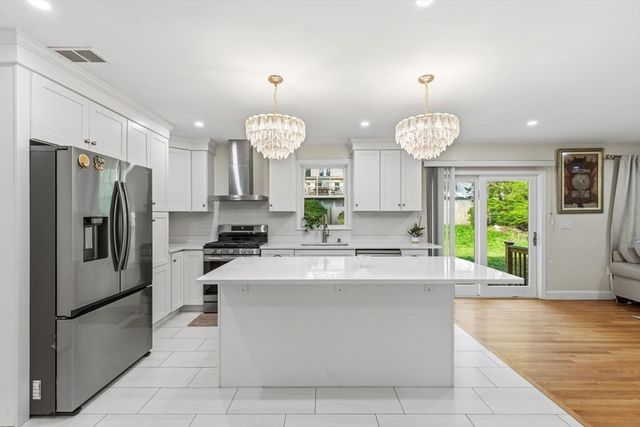 423 Bedford St, Lexington, MA 02420