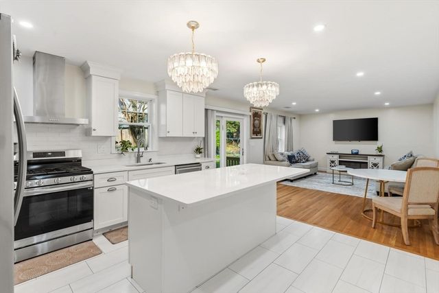 423 Bedford St, Lexington, MA 02420