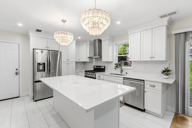 423 Bedford St, Lexington, MA 02420
