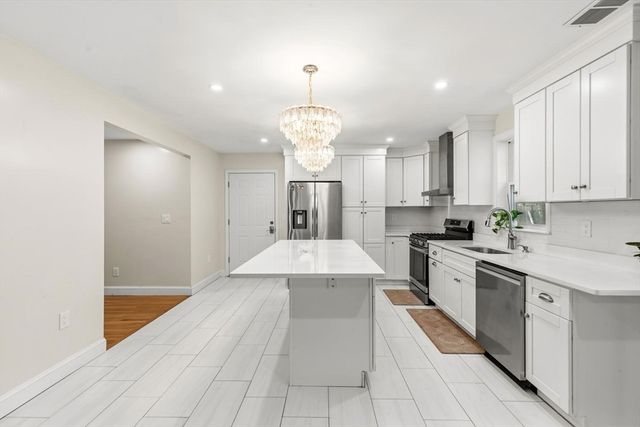 423 Bedford St, Lexington, MA 02420