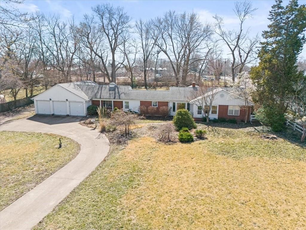 6909 W 82nd Street, Overland Park, KS 66204