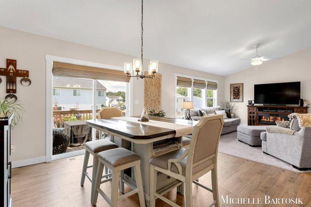 469 Seneca Ridge Drive, Middleville Vlg, MI 49333