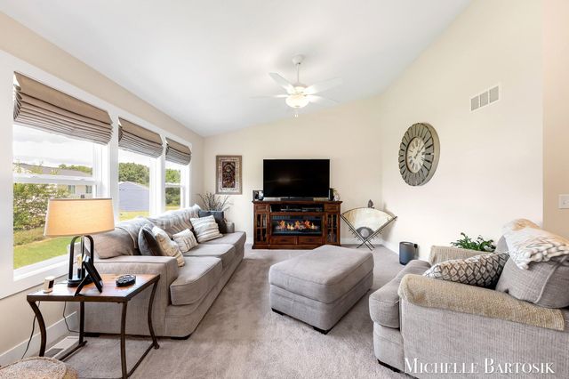 469 Seneca Ridge Drive, Middleville Vlg, MI 49333