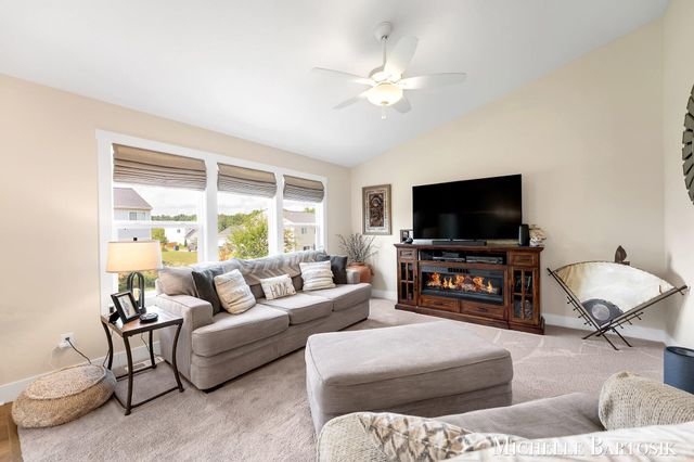 469 Seneca Ridge Drive, Middleville Vlg, MI 49333