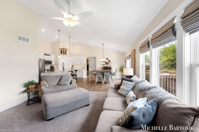 469 Seneca Ridge Drive, Middleville Vlg, MI 49333