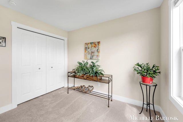 469 Seneca Ridge Drive, Middleville Vlg, MI 49333
