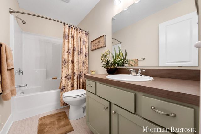 469 Seneca Ridge Drive, Middleville Vlg, MI 49333