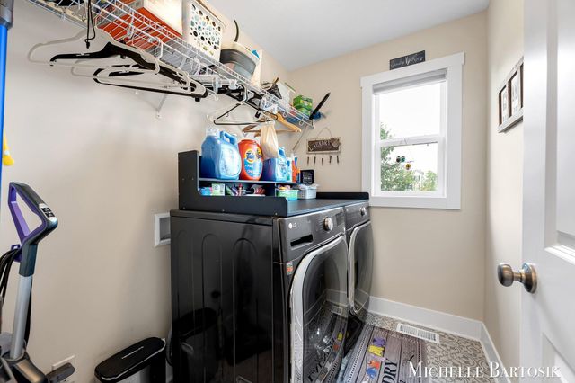 469 Seneca Ridge Drive, Middleville Vlg, MI 49333