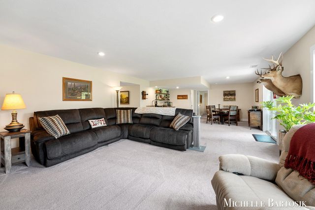 469 Seneca Ridge Drive, Middleville Vlg, MI 49333