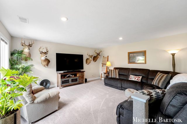469 Seneca Ridge Drive, Middleville Vlg, MI 49333
