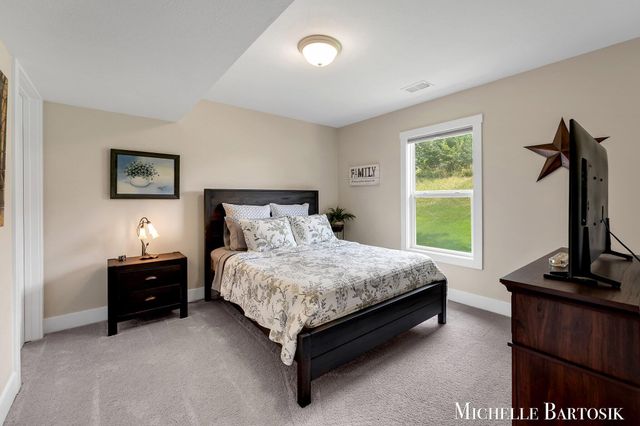 469 Seneca Ridge Drive, Middleville Vlg, MI 49333