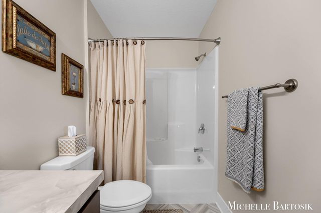 469 Seneca Ridge Drive, Middleville Vlg, MI 49333