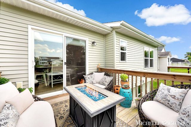 469 Seneca Ridge Drive, Middleville Vlg, MI 49333