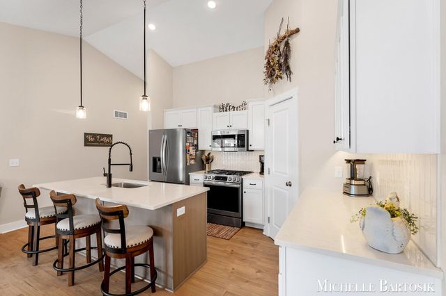 469 Seneca Ridge Drive, Middleville Vlg, MI 49333
