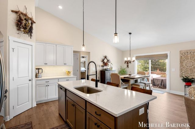 469 Seneca Ridge Drive, Middleville Vlg, MI 49333