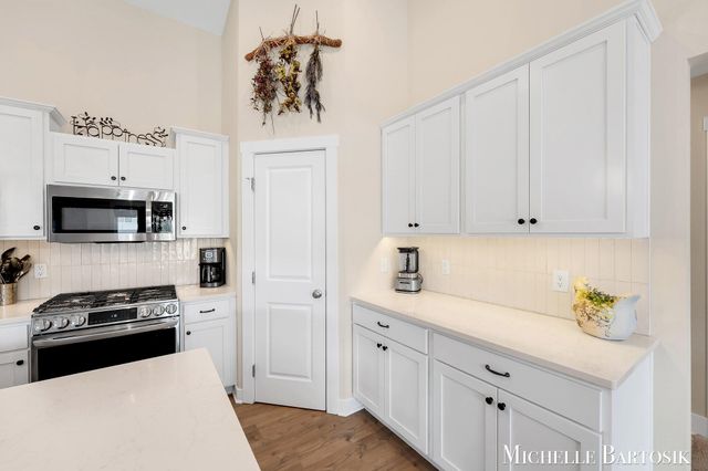 469 Seneca Ridge Drive, Middleville Vlg, MI 49333