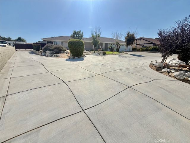 7736 El Cerrito, Hesperia, CA 92345