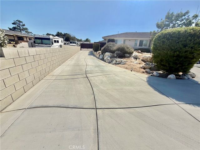 7736 El Cerrito, Hesperia, CA 92345