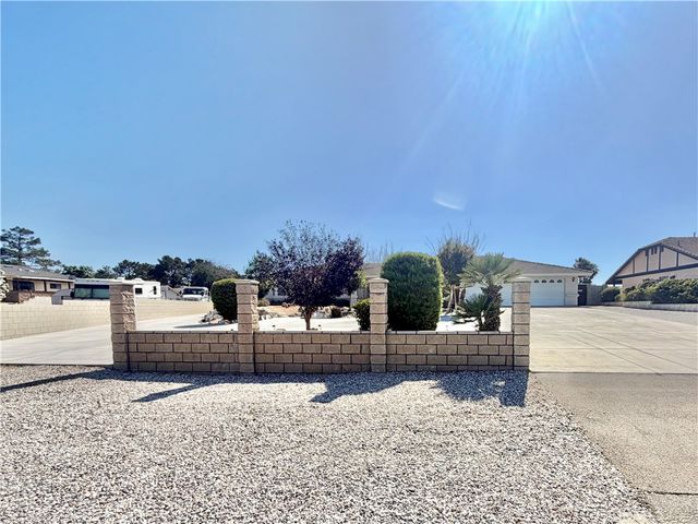 7736 El Cerrito, Hesperia, CA 92345