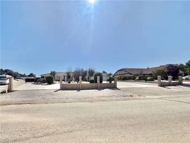 7736 El Cerrito, Hesperia, CA 92345