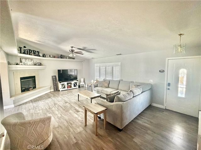 7736 El Cerrito, Hesperia, CA 92345