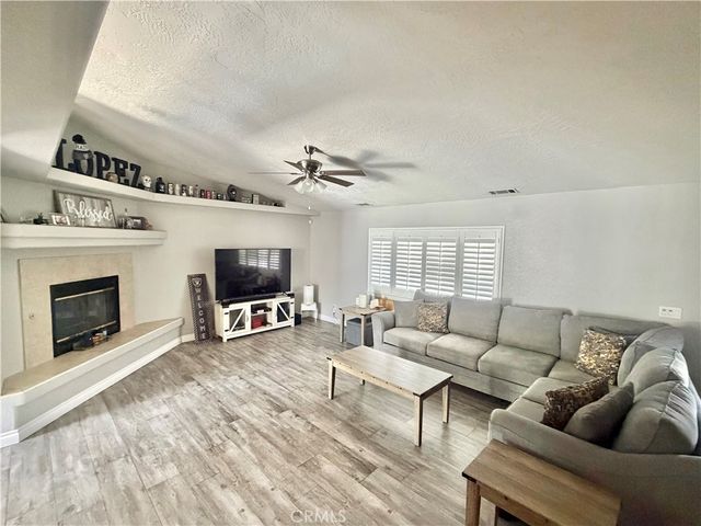 7736 El Cerrito, Hesperia, CA 92345