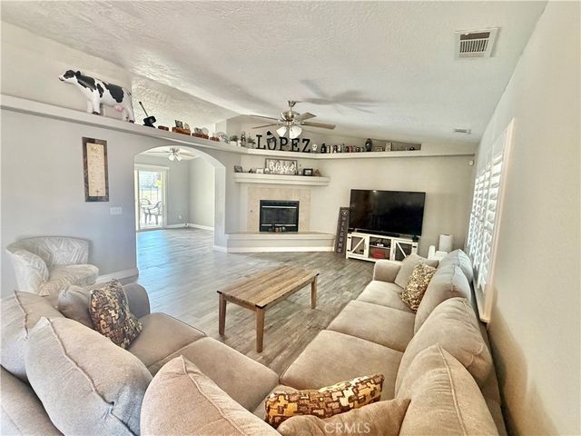 7736 El Cerrito, Hesperia, CA 92345