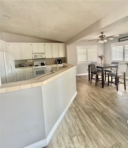 7736 El Cerrito, Hesperia, CA 92345