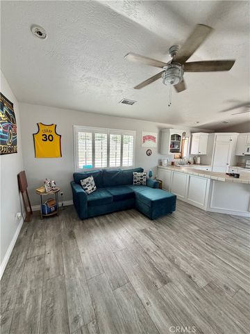 7736 El Cerrito, Hesperia, CA 92345