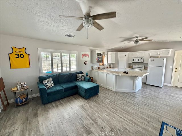 7736 El Cerrito, Hesperia, CA 92345