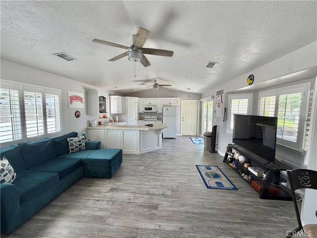 7736 El Cerrito, Hesperia, CA 92345
