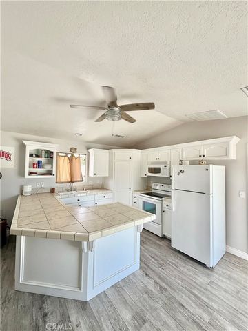 7736 El Cerrito, Hesperia, CA 92345