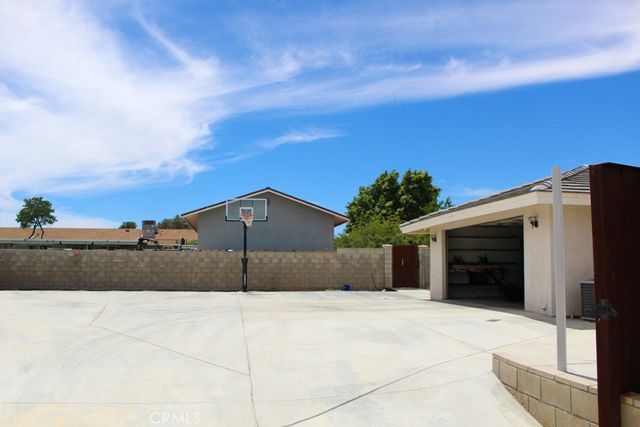 7736 El Cerrito, Hesperia, CA 92345