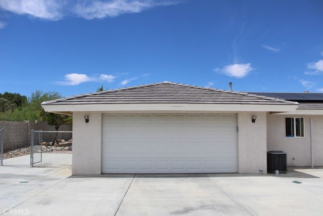 7736 El Cerrito, Hesperia, CA 92345