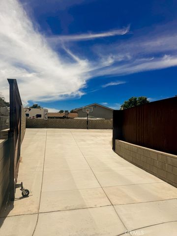 7736 El Cerrito, Hesperia, CA 92345