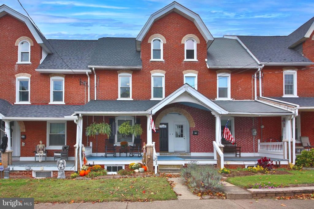 253 W CHESTNUT ST, Souderton, PA 18964