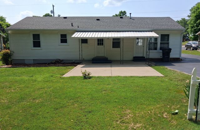 1923 Woodmont Dr, Columbia, TN 38401