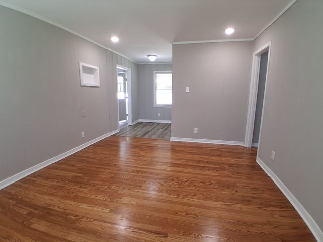 1923 Woodmont Dr, Columbia, TN 38401